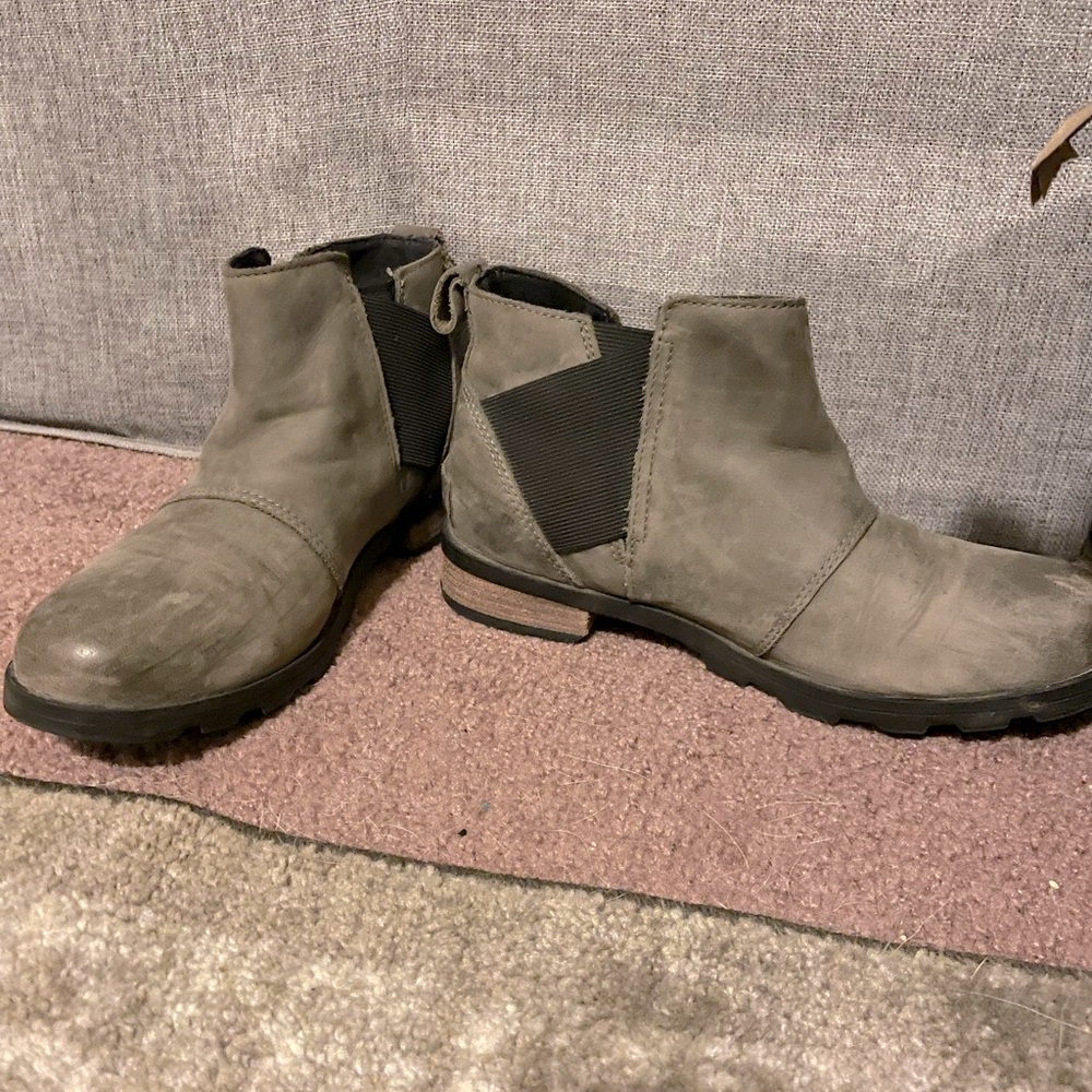Sorel Emelie Chelsea Boots - size 7